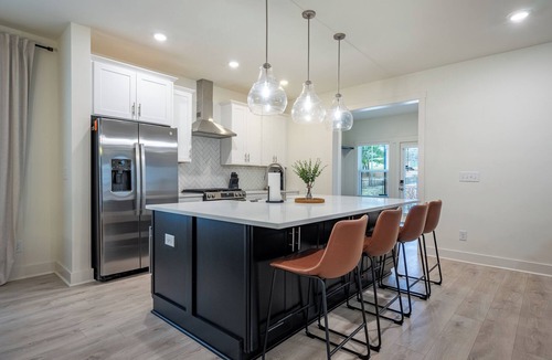 Cartersville House | LakePoint 2 Mi, Sleeps 12, Pets, Games, Grilling