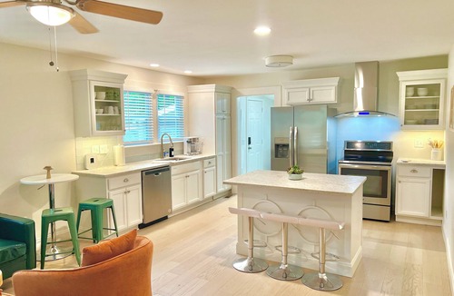 Cartersville House | Lakepoint Landing 2B-2B 3Tvs close to highway I-75 1 king size bed