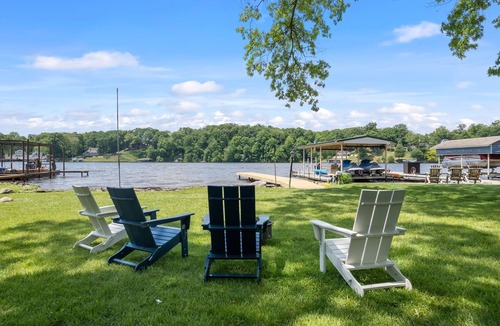 Monticello House | Lakeside Bliss: Spectacular Lake Views and Access!