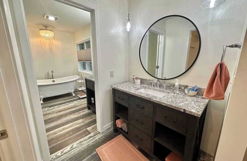 Au Train Cabin | Lakeside Cottage with sand beach & fireplace!