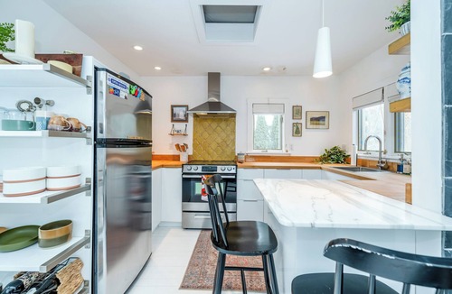 Lakeside House | Lakeside Home Close To Beach & Private Hot Tub! (3 Nt Min!)