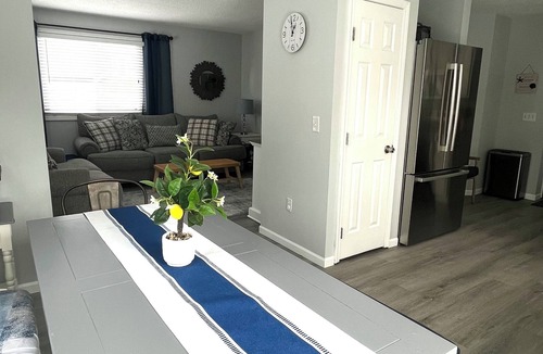 Lakeside House | Lakeside Horizon - minutes to Lake Michigan Pere Marquette Beach & Muskegon Lake