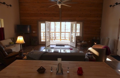 Mathiston Cabin | Lakeside luxury cabin on 125 acres. 20 min to MSU - Sleeps 6