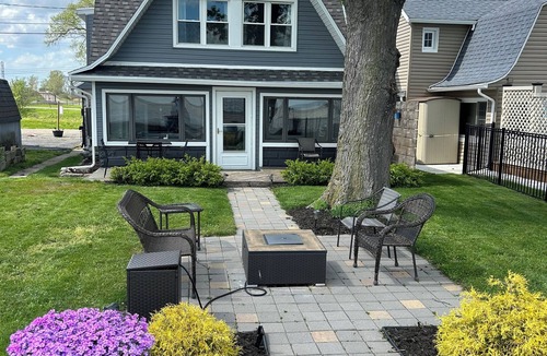 Luna Pier House | Lakeside Oasis - Lake Erie Lakefront with Golf Cart