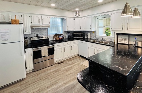 White Pigeon House | Lakeside Retreat w/Game Room & Gorgeous Views in Amish Country; Shipshewana