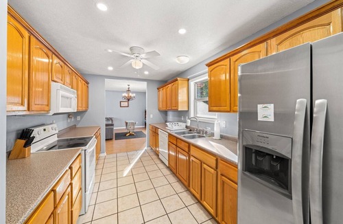 La Follette House | Lakeview GEM with boat slip 3 bedrooms sleeps10|private slip