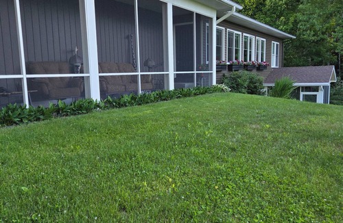 Onekama Apartment | Lakeview Hideaway