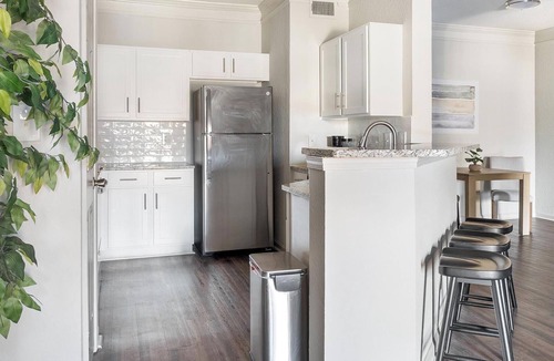 Stockbridge Apartment | Landing | Amazing 1BD, Clubhouse, Tennis Court