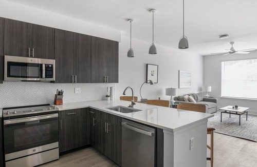 Crestline Heights Apartment | Landing | Chic 1BD, Gym, Pool