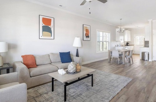 Huntsville Apartment | Landing | Chic 2BD, Courtyard, Gym