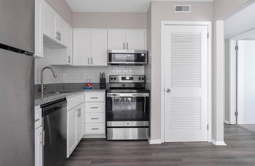 Homewood Apartment | Landing | Chic 2BD, Gym, Pool