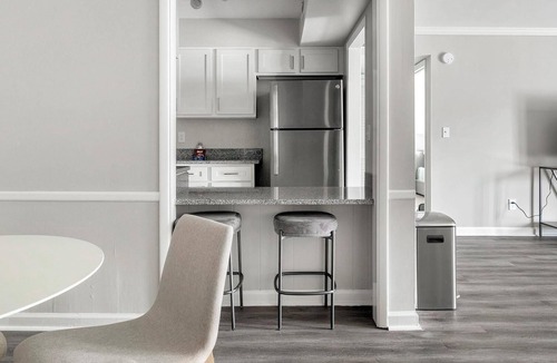 Homewood Apartment | Landing | Modern 1BD, Gym, Pool