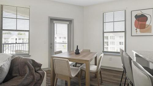 Homewood Apartment | Landing Modern Apartment with Amazing Amenities (ID1167X724)