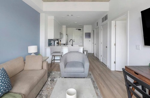 West End Apartment | Landing | Spectacular 1BD, Pool, Gym