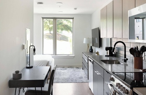Eighth Avenue Apartment | Landing | Spectacular Studio, Gym