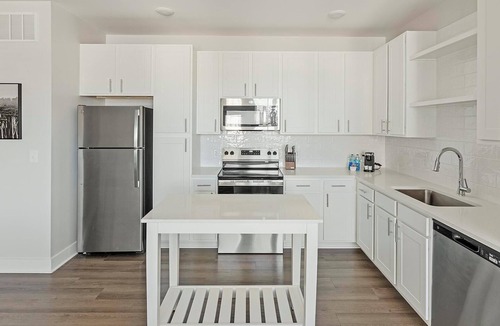 Belle Mina Apartment | Landing | Spectacular 2BD, Clubhouse, Courtyard