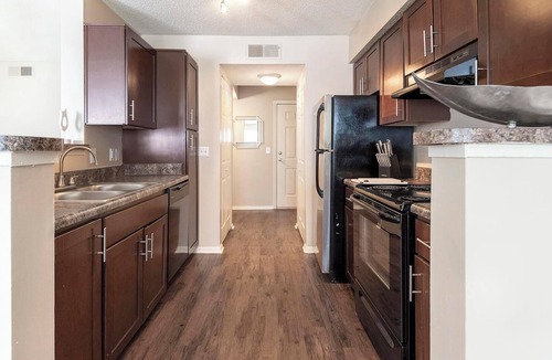 Germantown Apartment | Landing | Stunning 1BD, Tennis Court, Gym