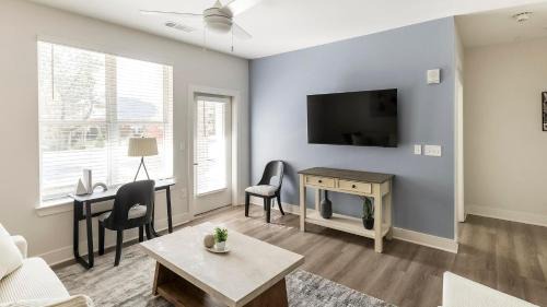 Belle Mina Apartment | Landing Stunning 1BD Yoga Studio Clubhouse