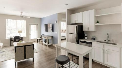 Belle Mina Apartment | Landing Stunning 1BD Yoga Studio Clubhouse
