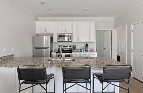 Huntsville Apartment | Landing | Stunning 2BD, Gym, Pool
