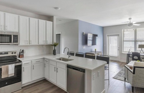 Belle Mina Apartment | Landing | Stunning 2BD, Pool, Courtyard