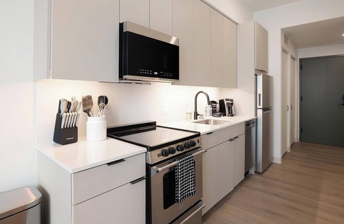 River North Apartment | Landing | Stunning Studio in Lincoln Park