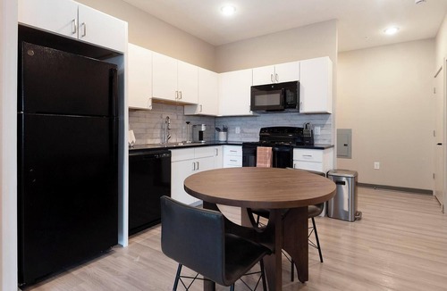 Pinch District Apartment | Landing | Stylish 1BD, Rooftop Lounge, Yoga Studio