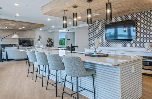 Belle Mina Apartment | Landing | Stylish 2BD, Clubhouse, Courtyard