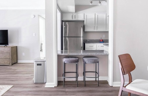Homewood Apartment | Landing | Stylish 1BD, Clubhouse, Gym
