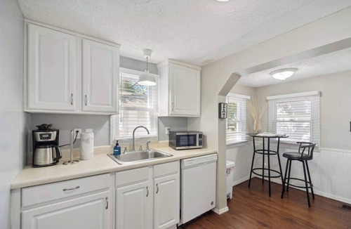 Lansing House | Lansing Home | 2BR Between MSU & Old Town