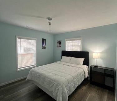 Dalton House | Large 5 Bedroom Home Near Downtown Dalton