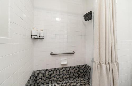 Bay City House | Large Family Home, Sleeps 12, Handicap Accessible, Long Term Stays Welcome
