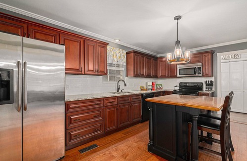 Bessemer House | LARGE home near Hoover Met, Golf & Tuscaloosa