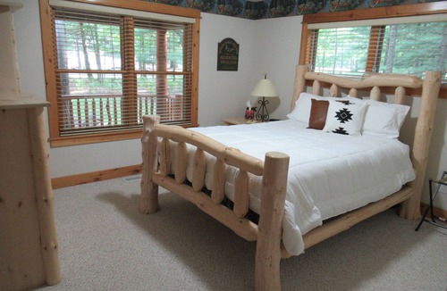 Bitely Cabin | Large lodge perfect for a relaxing, quiet getaway.