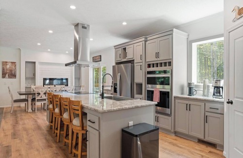 Harbor Springs House | Large Private Home, Hot Tub, Bonfire Pit, Mins. to Harbor Springs and Nubs