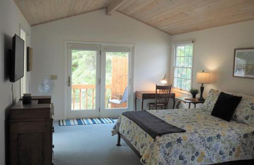 Frankfort House | Latitude Adjustment Ii - Simply Gorgeous!