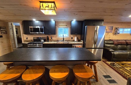 Shingleton House | Lazy Bear Lodge-Adventure & Relaxation for You!