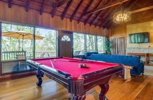 Burkesville House | 'Ledge Lodge' Burkesville Getaway: Pool & Views!