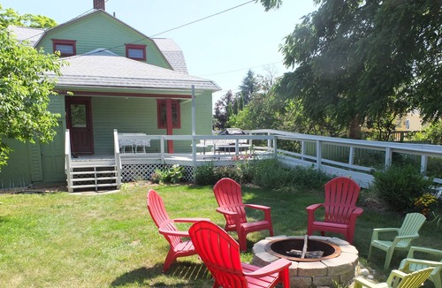 Frankfort House | Leelanau Cottage - BEAUTIFULLY RENOVATED & HISTORIC! / WALK TO BEACH & DOWNTOWN!