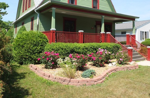 Frankfort House | Leelanau Cottage - BEAUTIFULLY RENOVATED & HISTORIC! / WALK TO BEACH & DOWNTOWN!