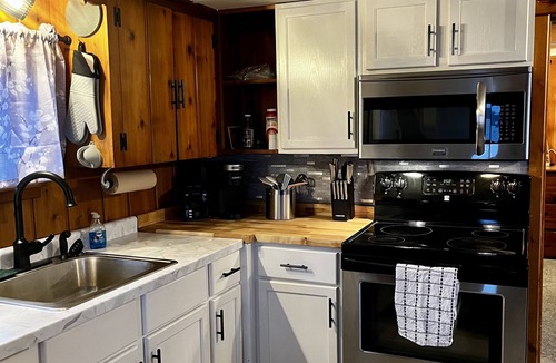 Maple City Cabin | Leelanau County Hidden Gem on Little Traverse Lake