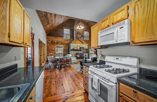 Mentone Cabin | Linger Longer Cabin - Midterm Rental in Mentone | Fast WiFi | Porches | 3+ Acres