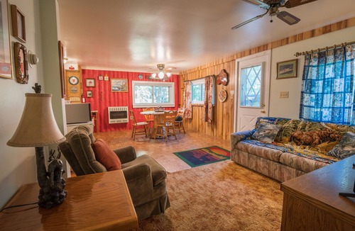 Upper Peninsula Michigan Cabin | Little Red Retreat: Lake Breezes & Cozy Nights – Summer's Calling