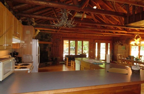 Williamsburg Cabin | Lodge Sleeps 10 People - 4.5 miles to Traverse City Horse Shows