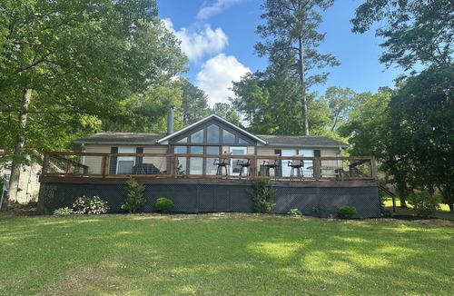Talladega House | Logan Martin Lake- 3BR waterfront home with breathtaking views and calm waters