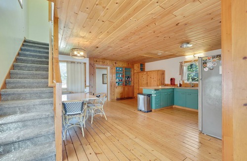 Traverse City House | Loons Landing - Relax on the lake, your perfect Traverse City retreat.