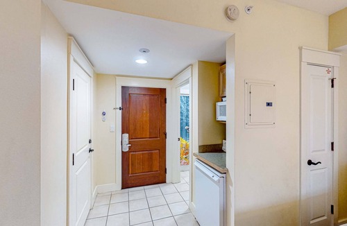 Baytowne Wharf Apartment | Lovely Baytowne Wharf studio with pool, hot tub, tennis, patio, W&D & beach access