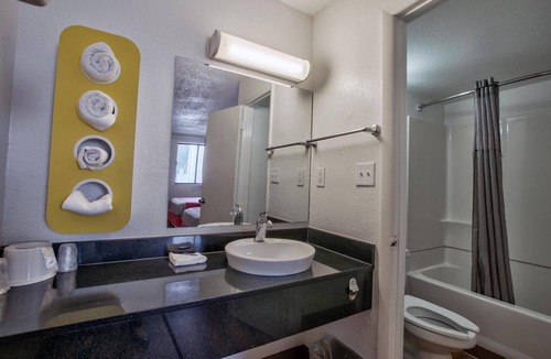 Tallahassee Hotel | Loyalty Inn Tallahassee