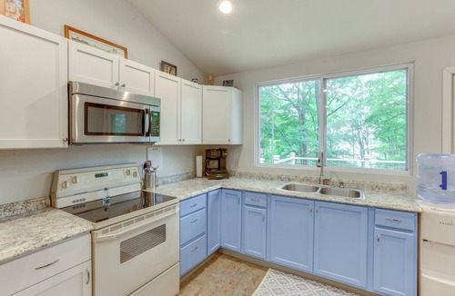 Ludington Cottage | Ludington Cottage w/Lake Views & Boat Parking