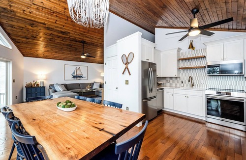 Paw Paw Lake House | Lux Pool House on Paw Paw Lake, sleeps 14- 1 hr 45 min from Chicago!